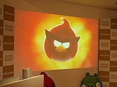 画像ギャラリー No.001のサムネイル画像 / 「Angry Birds Space」が本日リリース。「スペースインベーダー」とのコラボ企画も発表された記念イベントをレポート 