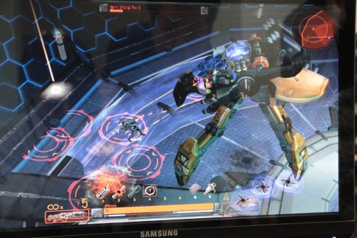画像ギャラリー No.005のサムネイル画像 / ［G-Star 2010］“シューティングゲーム版Diablo”を思わせる「メタルブラック：オルタナティブ」。NCsoftブースで協力プレイをじっくり遊んでみた