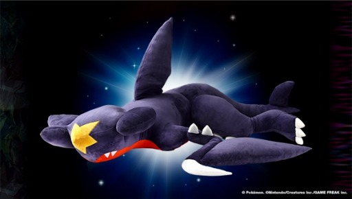 画像ギャラリー No.001のサムネイル画像 / 「ポケモン ダイヤモンド・パール」のマッハポケモン“ガブリアス”のビッグサイズクッションが登場。予約受付を開始