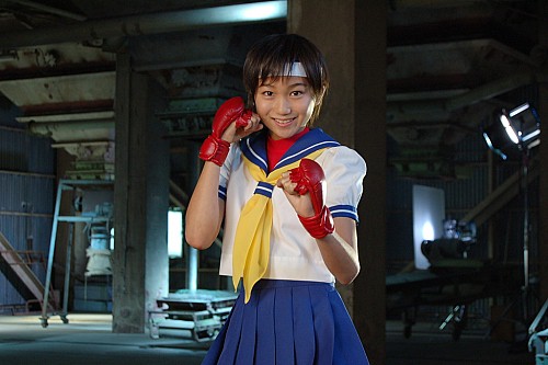 画像ギャラリー No.006のサムネイル画像 / 「ストリートファイターIV」のテレビCFは高田光莉さん演じる「さくら」が主役! 撮影現場の様子をお届け