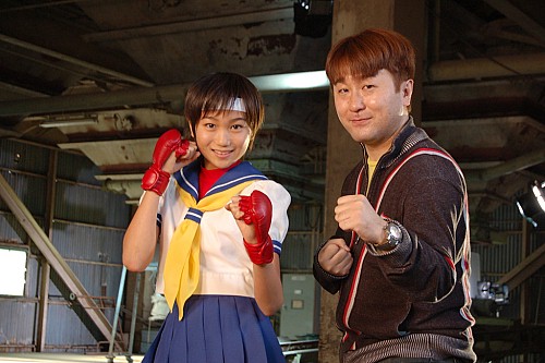 画像ギャラリー No.018のサムネイル画像 / 「ストリートファイターIV」のテレビCFは高田光莉さん演じる「さくら」が主役! 撮影現場の様子をお届け