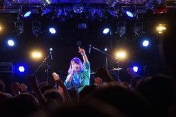 画像ギャラリー No.010のサムネイル画像 / 「超兄貴」25周年を祝したライブ「超兄貴祭」をレポート。マッチョマンが猛り，うみにんが踊り，皆でフロントダブルバイセップスした