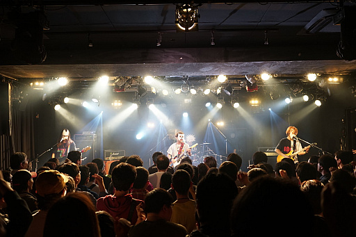 画像ギャラリー No.035のサムネイル画像 / 「超兄貴」25周年を祝したライブ「超兄貴祭」をレポート。マッチョマンが猛り，うみにんが踊り，皆でフロントダブルバイセップスした