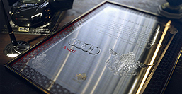 画像ギャラリー No.014のサムネイル画像 / 「FFXV」×Audiコラボの「The Audi R8 Star of Lucis」が限定1台で抽選販売へ。“KINGSGLAIVE”に登場したルシス王国の公用車を完全再現