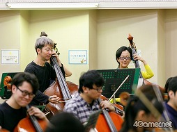 画像ギャラリー No.012のサムネイル画像 / 作曲家・下村陽子氏の30周年記念コンサートのリハーサルをレポート。50曲以上の名曲がフルオーケストラ＆混声合唱で生まれ変わる