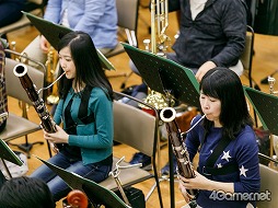 画像ギャラリー No.015のサムネイル画像 / 作曲家・下村陽子氏の30周年記念コンサートのリハーサルをレポート。50曲以上の名曲がフルオーケストラ＆混声合唱で生まれ変わる
