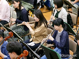 画像ギャラリー No.017のサムネイル画像 / 作曲家・下村陽子氏の30周年記念コンサートのリハーサルをレポート。50曲以上の名曲がフルオーケストラ＆混声合唱で生まれ変わる