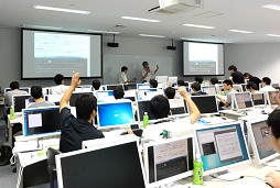 画像ギャラリー No.009のサムネイル画像 / ガンバレ高校生,NVIDIAと東京工業大学がスーパーコンピュータ「TSUBAME2.0」を使った「高校生のためのCUDAサマーキャンプ」を開催
