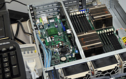 画像ギャラリー No.006のサムネイル画像 / AMD,6コアCPU「Istanbul」の動作デモを公開。サーバー向けプラットフォームロードマップのアップデートも
