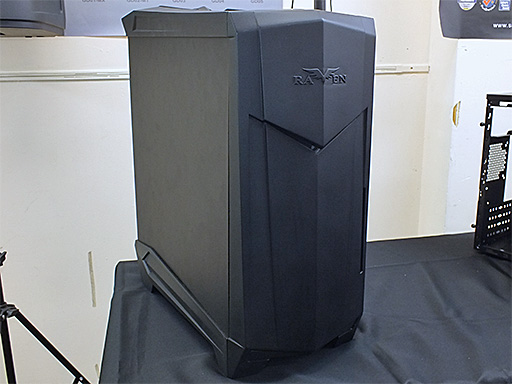 画像ギャラリー No.001のサムネイル画像 / SilverStone，ゲーマー向けPCケース「Raven RV05」を秋葉原で世界初公開。Mini-ITX仕様の「Raven Z RVZ01」も披露
