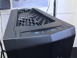 画像ギャラリー No.003のサムネイル画像 / SilverStone，ゲーマー向けPCケース「Raven RV05」を秋葉原で世界初公開。Mini-ITX仕様の「Raven Z RVZ01」も披露