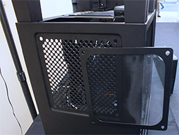 画像ギャラリー No.010のサムネイル画像 / SilverStone，ゲーマー向けPCケース「Raven RV05」を秋葉原で世界初公開。Mini-ITX仕様の「Raven Z RVZ01」も披露