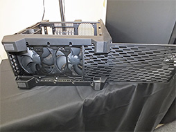 画像ギャラリー No.011のサムネイル画像 / SilverStone，ゲーマー向けPCケース「Raven RV05」を秋葉原で世界初公開。Mini-ITX仕様の「Raven Z RVZ01」も披露