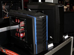 画像ギャラリー No.018のサムネイル画像 / SilverStone，ゲーマー向けPCケース「Raven RV05」を秋葉原で世界初公開。Mini-ITX仕様の「Raven Z RVZ01」も披露
