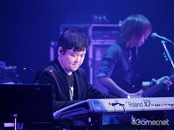 画像ギャラリー No.039のサムネイル画像 / 全編これイトケン節! バトル曲から「下水道」までがバンド演奏。「サガ」シリーズ新作についての言及もあった,「One Night Re:Birth Again」の詳細をレポート