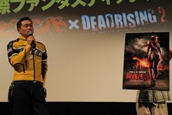 画像ギャラリー No.008のサムネイル画像 / 「デッドライジング2」イーカプコン限定のオリジナル特典はゾンビデザインのモバイルスタンドに。「屍病汚染DEAD RISING」のDVDは11月4日に発売