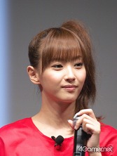 画像ギャラリー No.020のサムネイル画像 / 藤本美貴さんも登場! 明日発売の「ブルードラゴン 異界の巨獣」完成披露発表会で,鵜之澤社長はひたすら冷や汗