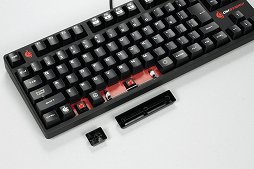 画像ギャラリー No.003のサムネイル画像 / 「Quick Fire Rapid」シリーズ3製品を試す。いずれも完成度の高いメカニカルキーボードだが,ポイントは赤軸搭載モデルの存在か