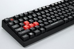 画像ギャラリー No.017のサムネイル画像 / 「Quick Fire Rapid」シリーズ3製品を試す。いずれも完成度の高いメカニカルキーボードだが,ポイントは赤軸搭載モデルの存在か
