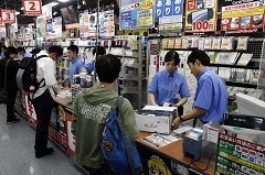 画像ギャラリー No.008のサムネイル画像 / 2万9980円で薄く＆軽くなった新型PS3は本日発売！　発売記念カウントダウンイベントをレポート