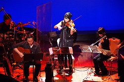 画像ギャラリー No.006のサムネイル画像 / 音楽に対する“終わりなき愛”に満ちていた，作曲家 伊藤賢治さんの音楽活動20周年記念公演「gentle echo meeting 2」をレポート
