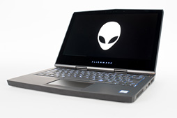 画像ギャラリー No.002のサムネイル画像 / 「ALIENWARE 13 R3 OLED」レビュー。国内初登場となった「有機ELパネル搭載のゲーマー向けノートPC」は買いか?