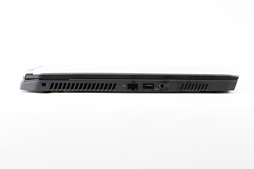 画像ギャラリー No.011のサムネイル画像 / 第1世代「ALIENWARE m15」レビュー。ブランド初の薄型軽量モデルは一点を除いて完成度の高いゲーマー向けノートPCだ