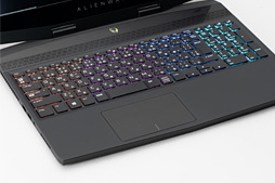 画像ギャラリー No.055のサムネイル画像 / 第1世代「ALIENWARE m15」レビュー。ブランド初の薄型軽量モデルは一点を除いて完成度の高いゲーマー向けノートPCだ