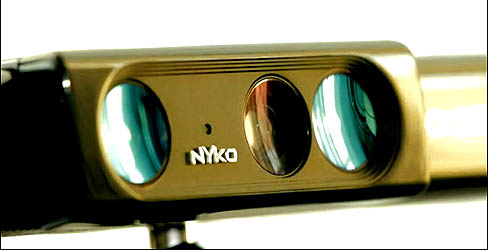 画像ギャラリー No.002のサムネイル画像 / 狭い部屋でも「Kinect」が楽しめる,Nykoのクリップ式レンズ「Zoom」,北米で2011年8月23日に発売