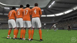画像ギャラリー No.010のサムネイル画像 / 永遠のサッカー小僧,男色ディーノが「FIFA 10 ワールドクラス サッカー」をプレイ!