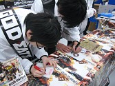 画像ギャラリー No.011のサムネイル画像 / 体験版が150万以上ダウンロードされた期待作,ついに「GOD EATER」が本日発売! 未知のアラガミのシルエット画像も公開。秋葉原では発売記念イベントも