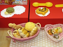 画像ギャラリー No.047のサムネイル画像 / USB玩具の集団から謎の飛行物体まで，東京おもちゃショー2009レポート