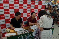 画像ギャラリー No.008のサムネイル画像 / 竹下博信氏と巧 舟氏が100人のファンと熱い握手を交わした，「ゴースト トリック」発売記念サイン＆握手会の模様をレポート（ショートインタビュー付き）