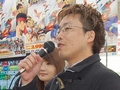 豪華声優陣のサイン入り色紙をかけて熱い対戦が繰り広げられた，「TATSUNOKO VS. CAPCOM ULTIMATE ALL-STARS」店頭“対戦”会にはプロデューサーの新妻良太氏も登場