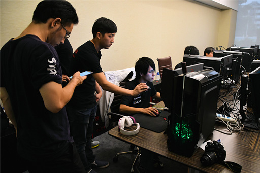 画像ギャラリー No.003のサムネイル画像 / 「XL2735」と「VITAL」誕生の経緯をZOWIEのトップに，使い勝手をプロゲーマーに聞いてみた