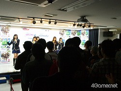 画像ギャラリー No.013のサムネイル画像 / 「ときめきメモリアル4」のオープニングテーマ「手のひらの勇気」を,限定100名の前でときめきアイドリング!!!が披露
