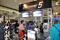 画像ギャラリー No.021のサムネイル画像 / 最速のFT-86乗りが決定！　レーシングドライバーの脇阪寿一さんも駆けつけた「グランツーリスモ5」公式大会「FT-86 GRAND PRIX」決勝戦の模様をレポート