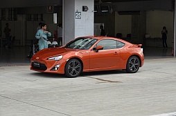 画像ギャラリー No.015のサムネイル画像 / 実車での走行を「GT5」内で再現。トヨタ，デンソー，ポリフォニー・デジタルのコラボから生まれた「CAN-Gateway ECU」発表会レポート