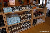 画像ギャラリー No.037のサムネイル画像 / カプコンファンはいざ鎌倉！　限定グッズも販売されている腰越海水浴場の「CAPCOM SEASIDE HOUSE」に行ってきた