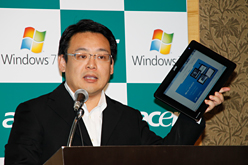 画像ギャラリー No.001のサムネイル画像 / Acer，Fusion APU「C-50」搭載のタブレットPC「ICONIA TAB W500」を発表。タッチパネルのレスポンスは良好