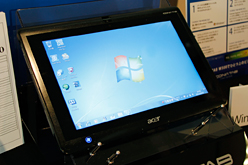画像ギャラリー No.002のサムネイル画像 / Acer，Fusion APU「C-50」搭載のタブレットPC「ICONIA TAB W500」を発表。タッチパネルのレスポンスは良好