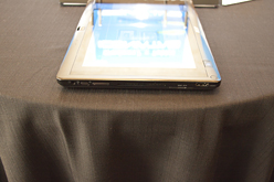 画像ギャラリー No.008のサムネイル画像 / Acer，Fusion APU「C-50」搭載のタブレットPC「ICONIA TAB W500」を発表。タッチパネルのレスポンスは良好