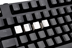 画像ギャラリー No.009のサムネイル画像 / メタルパーツでキートップもヒンヤリ? Tt eSPORTS製ゲーマー向けキーボード用の金属キートップが国内発売決定