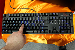 画像ギャラリー No.006のサムネイル画像 / Tt eSPORTS，フルカラーLED搭載のゲーマー向けキーボード「POSEIDON Z RGB」を国内初披露。7月発売で想定売価は1万3000円程度に