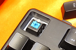 画像ギャラリー No.008のサムネイル画像 / Tt eSPORTS，フルカラーLED搭載のゲーマー向けキーボード「POSEIDON Z RGB」を国内初披露。7月発売で想定売価は1万3000円程度に