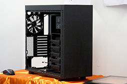 画像ギャラリー No.009のサムネイル画像 / Tt eSPORTS，フルカラーLED搭載のゲーマー向けキーボード「POSEIDON Z RGB」を国内初披露。7月発売で想定売価は1万3000円程度に