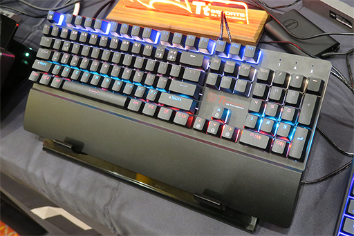 画像ギャラリー No.003のサムネイル画像 / ［CES 2017］正式発表前のゲーマー向けキーボードを複数目撃。Thermaltakeブースレポート