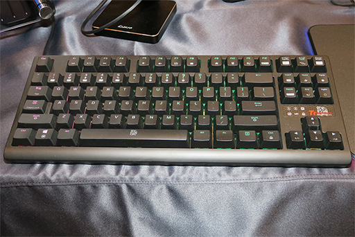 画像ギャラリー No.011のサムネイル画像 / ［CES 2017］正式発表前のゲーマー向けキーボードを複数目撃。Thermaltakeブースレポート