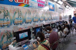 画像ギャラリー No.003のサムネイル画像 / 「初音ミク -Project DIVA- 2nd」のプレイと「初音ミク -Project DIVA- ドリーミーシアター」の実機デモを確認できた,先行体験会レポート&開発者ショートインタビューを掲載