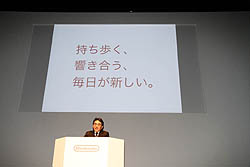 画像ギャラリー No.056のサムネイル画像 / 任天堂カンファレンス2010開幕。ニンテンドー3DSは2011年2月26日発売。価格は2万5000円